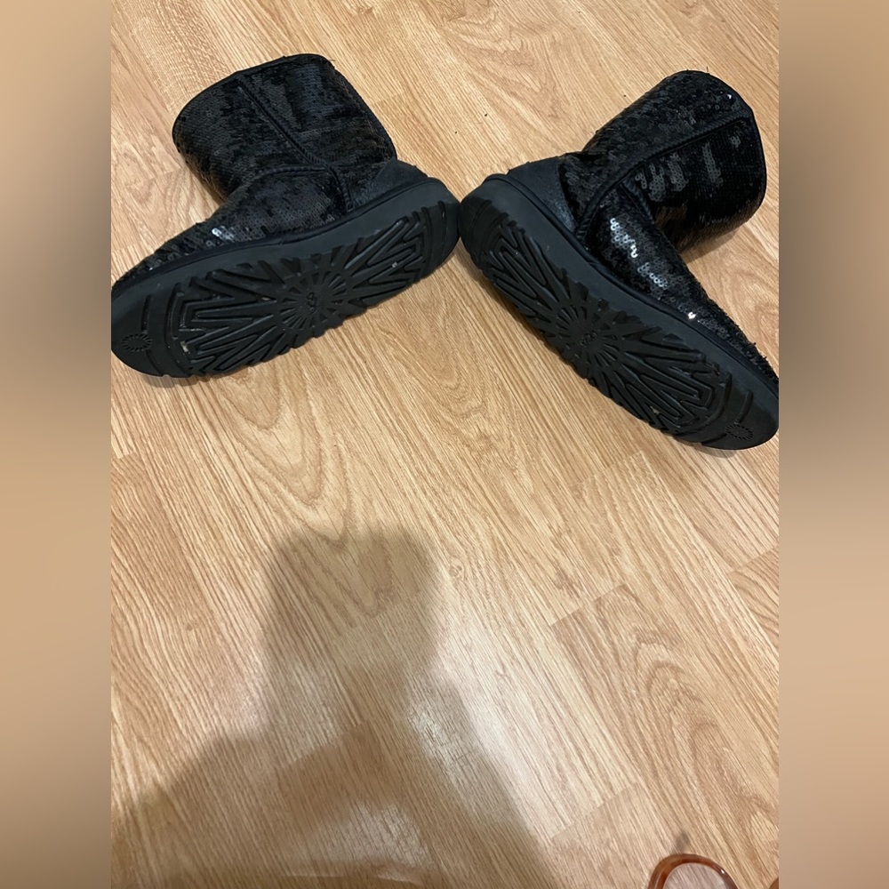 Ankle Boot Sequence Uggs, Size 7, Gently Used , I… - image 5